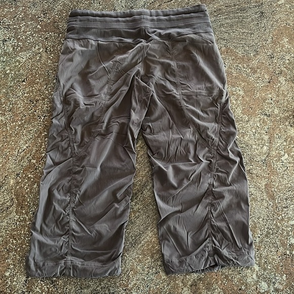 LULU LEMON DANCE STUDIO CROP PANTS Flaws Grey Size 6 - Picture 2 of 11